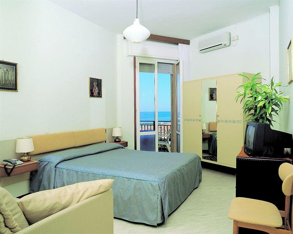 Hotel Universo Lido di Jesolo Exterior foto
