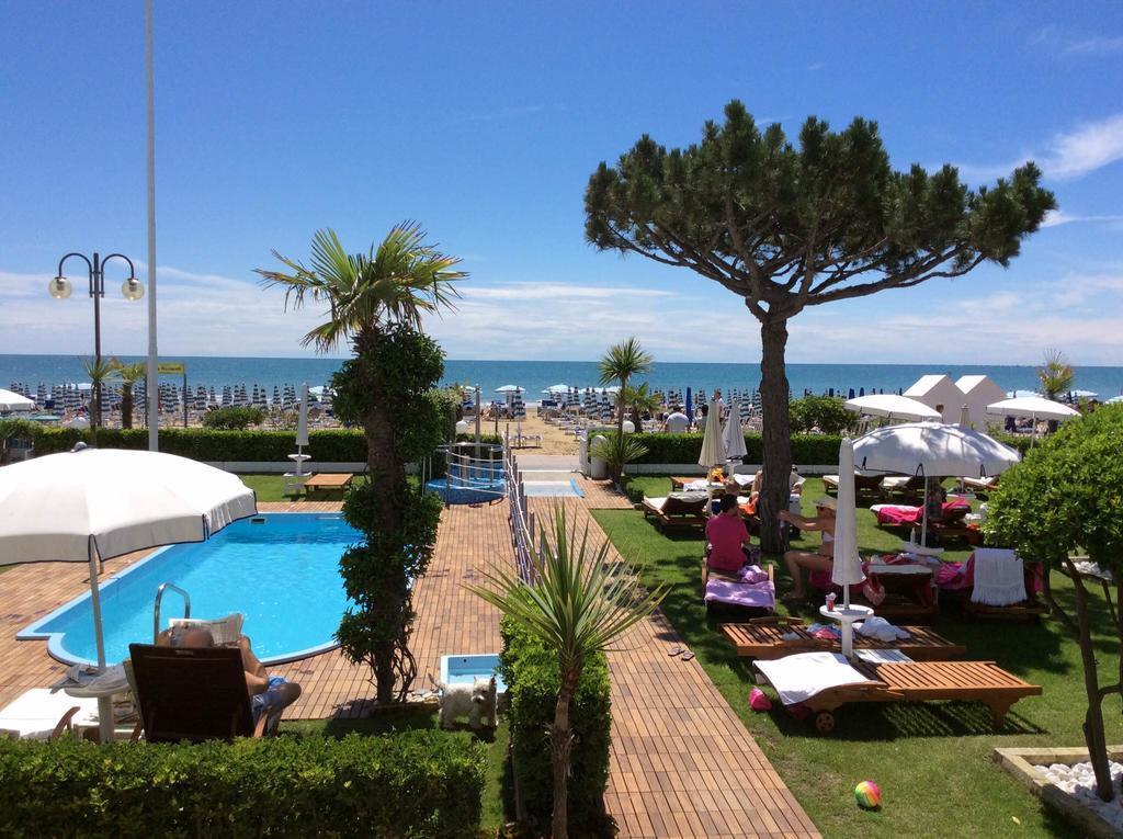 Hotel Universo Lido di Jesolo Exterior foto