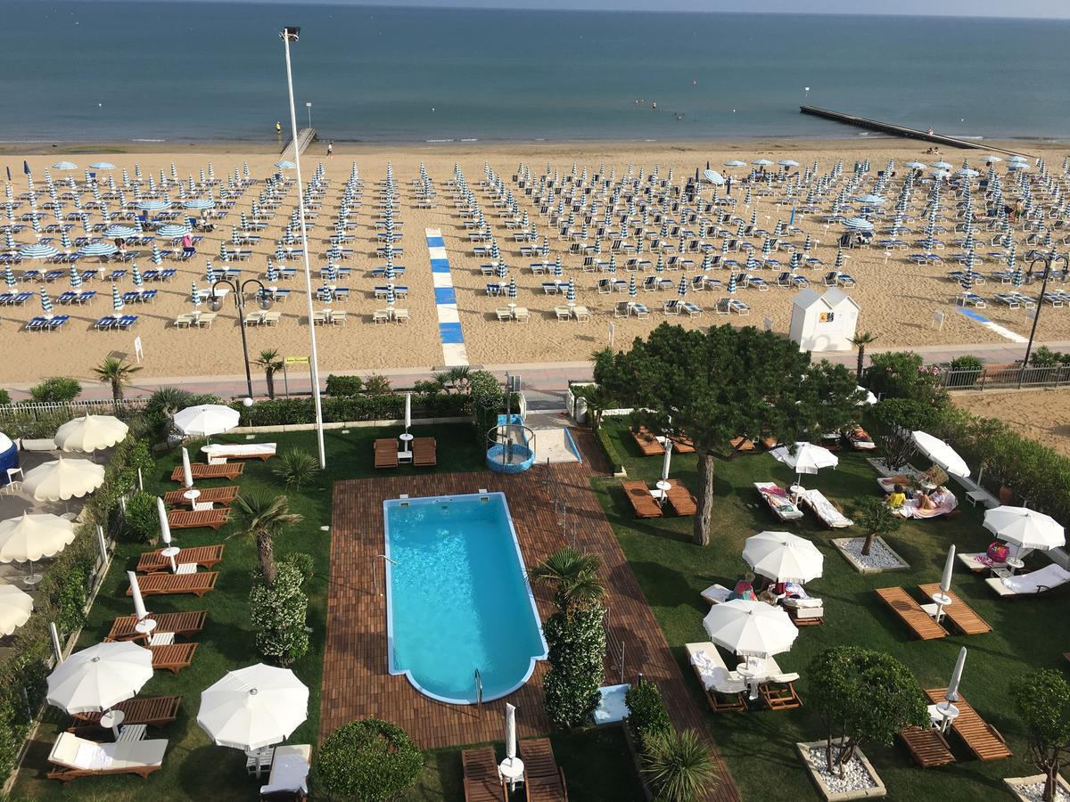 Hotel Universo Lido di Jesolo Exterior foto